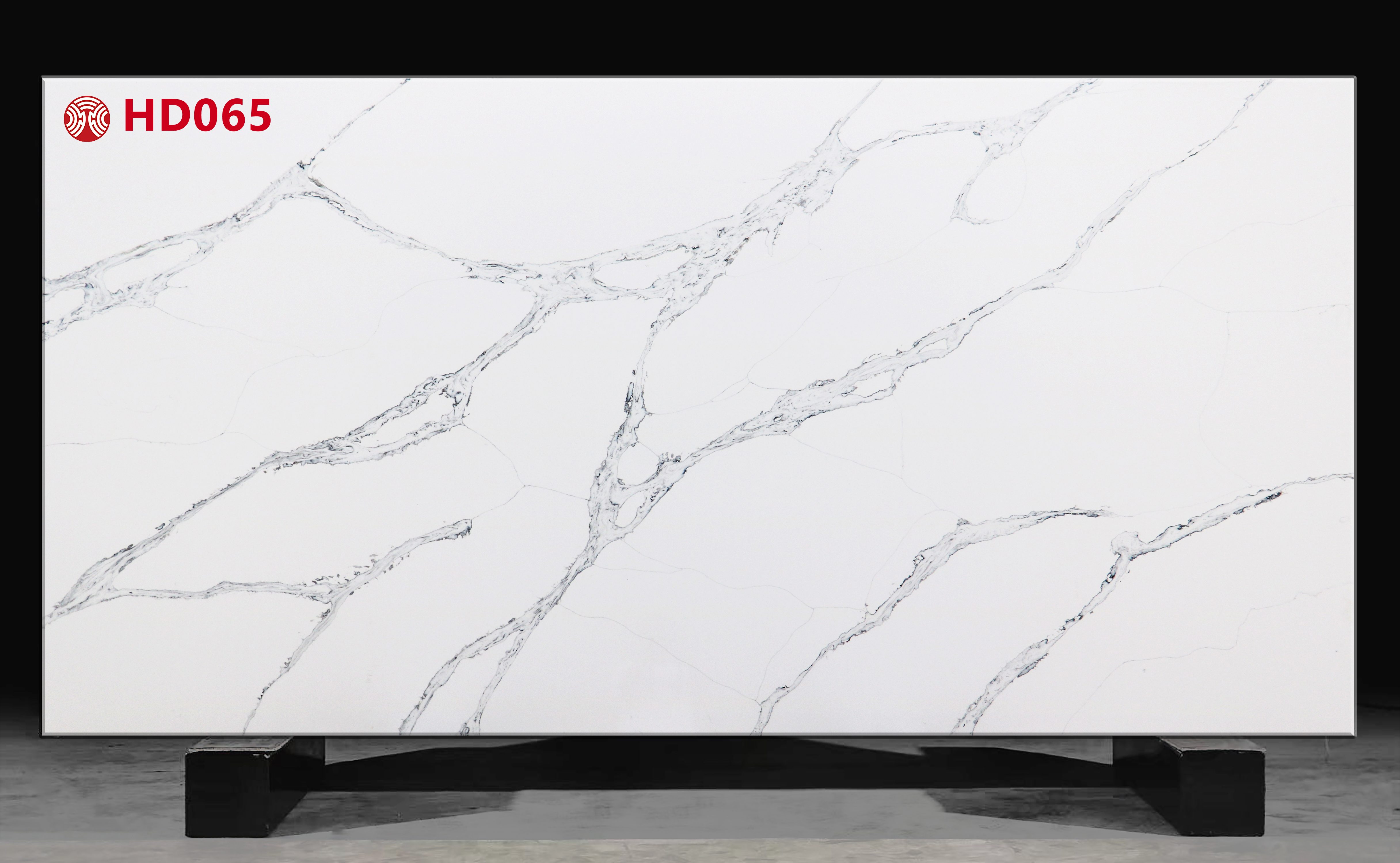 Quartz Stone with A White Base Color And Black Natural Tree Trunk Pattern